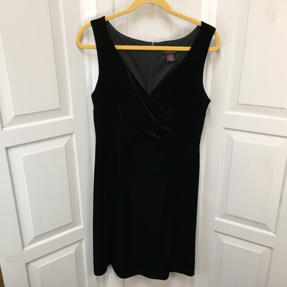 Signature by Robbie Bee Black Velvet Dress - Picture 1 of 16